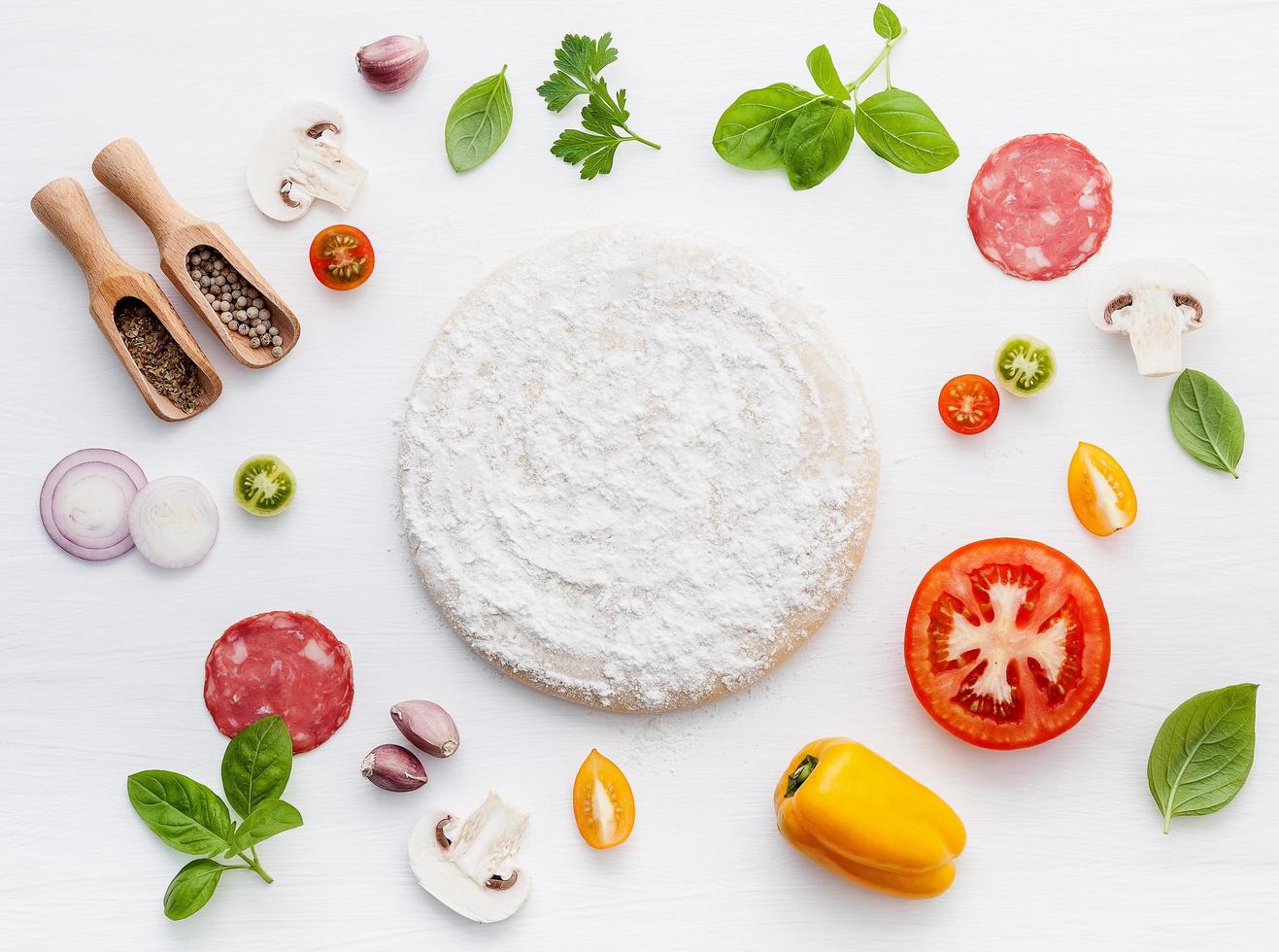 ingredienti della pizza isolati foto