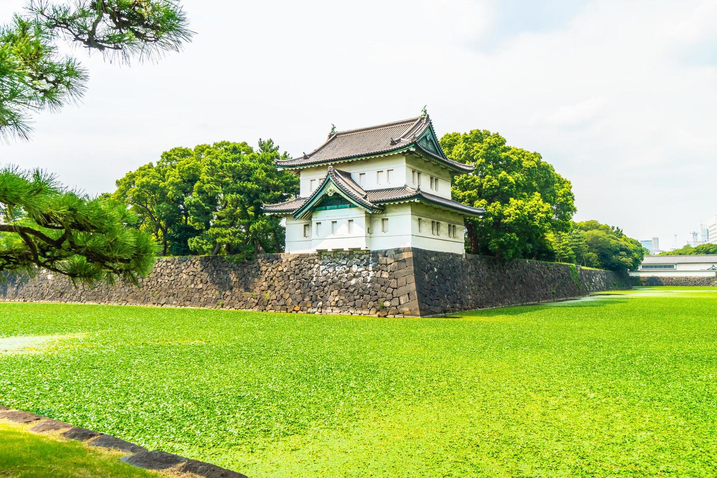 il castello del palazzo imperiale nella città di tokyo, in giappone foto