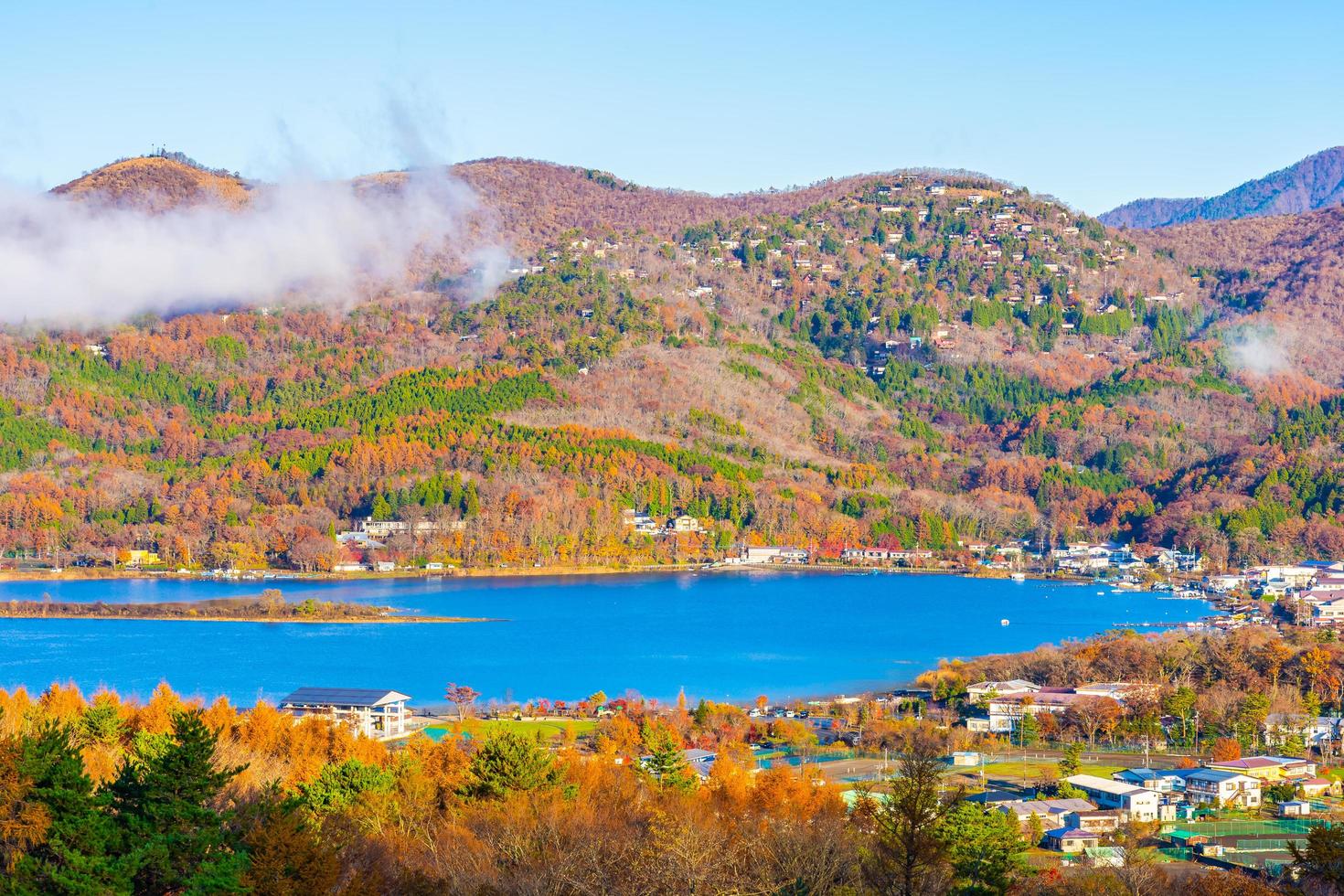 bellissimo paesaggio intorno al lago yamanakako, giappone foto