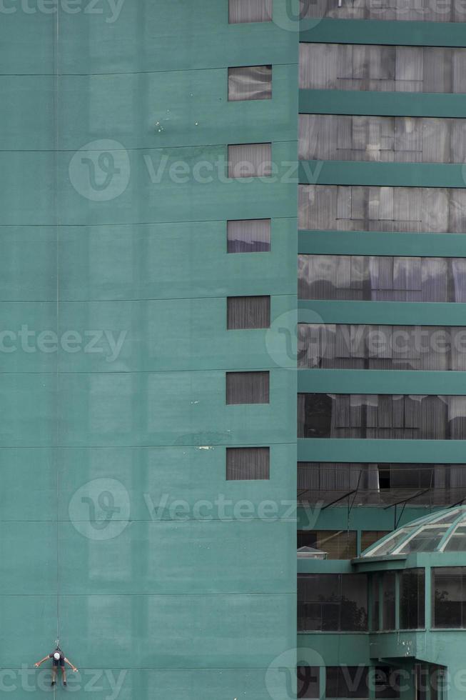 elementi geometrici di colore della facciata dell'edificio foto