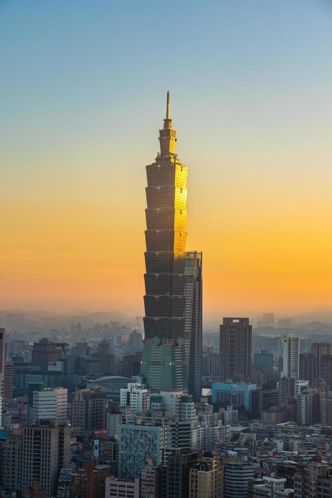 taipei 101 tower e paesaggio urbano di taipei, taiwan foto