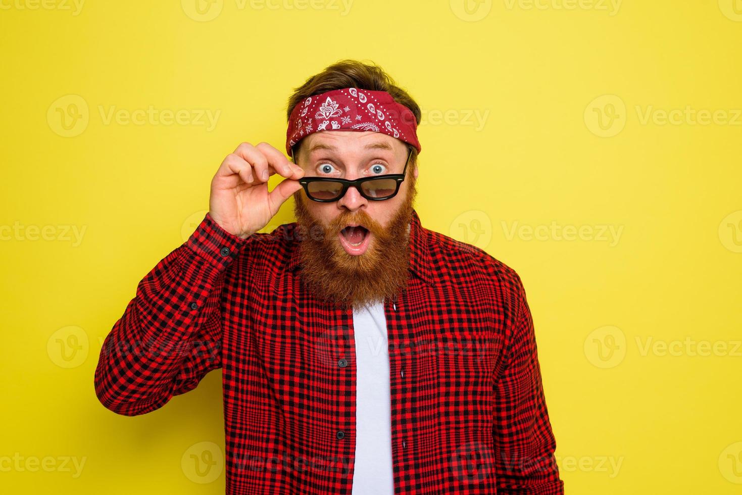 mi chiedevo uomo con barba e bandana nel testa foto