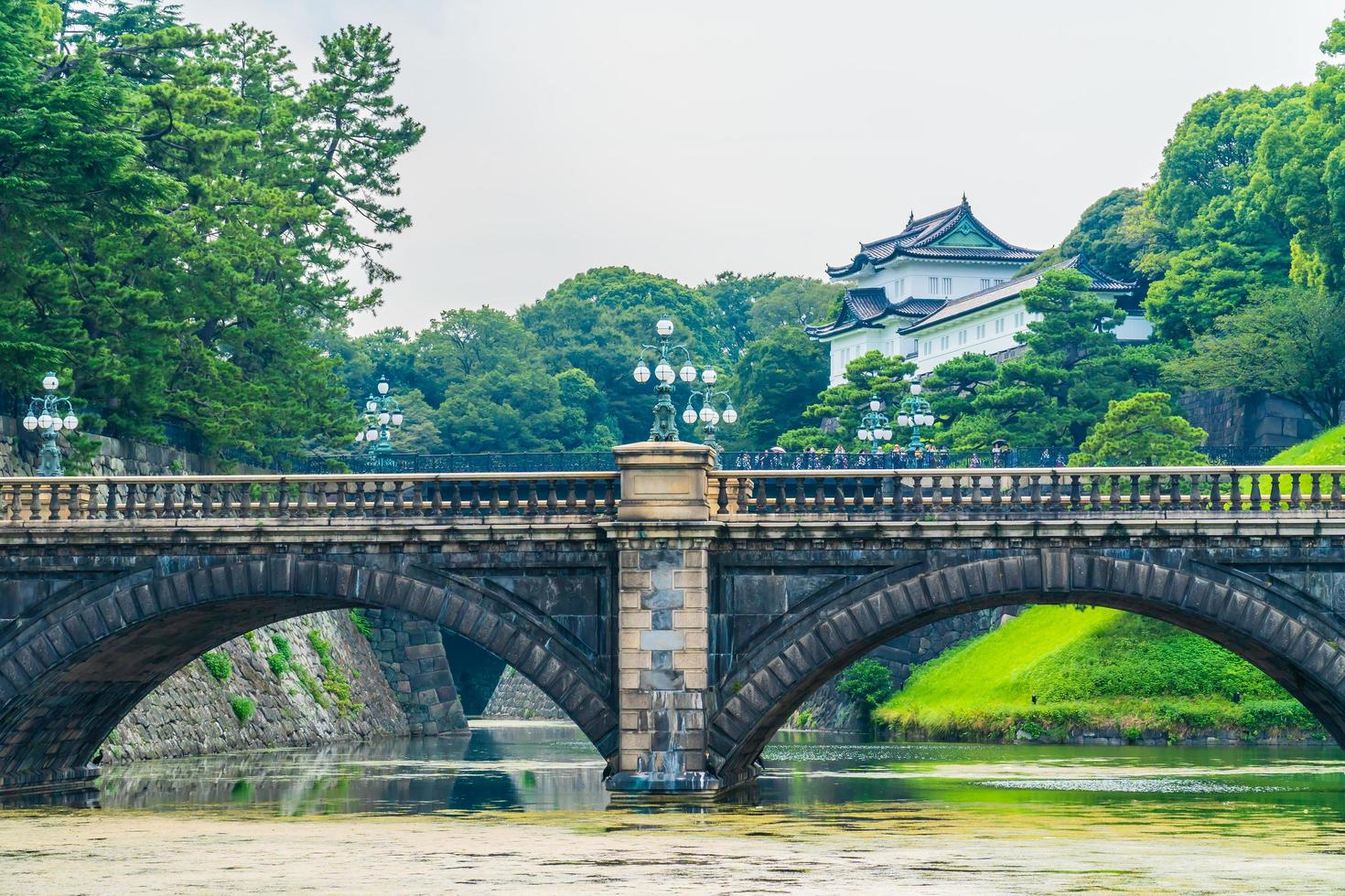 il castello del palazzo imperiale nella città di tokyo, in giappone foto