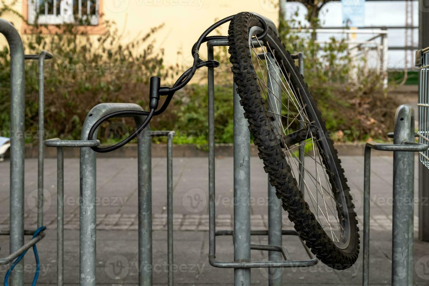 rubato bicicletta nel un' città foto