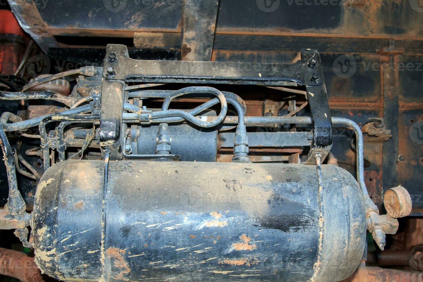 freno cilindri o freno pompe di pesante camion siamo essenziale per guida e manovra il veicolo e freno cavi nel il fabbrica e mantenimento normale operazione. foto