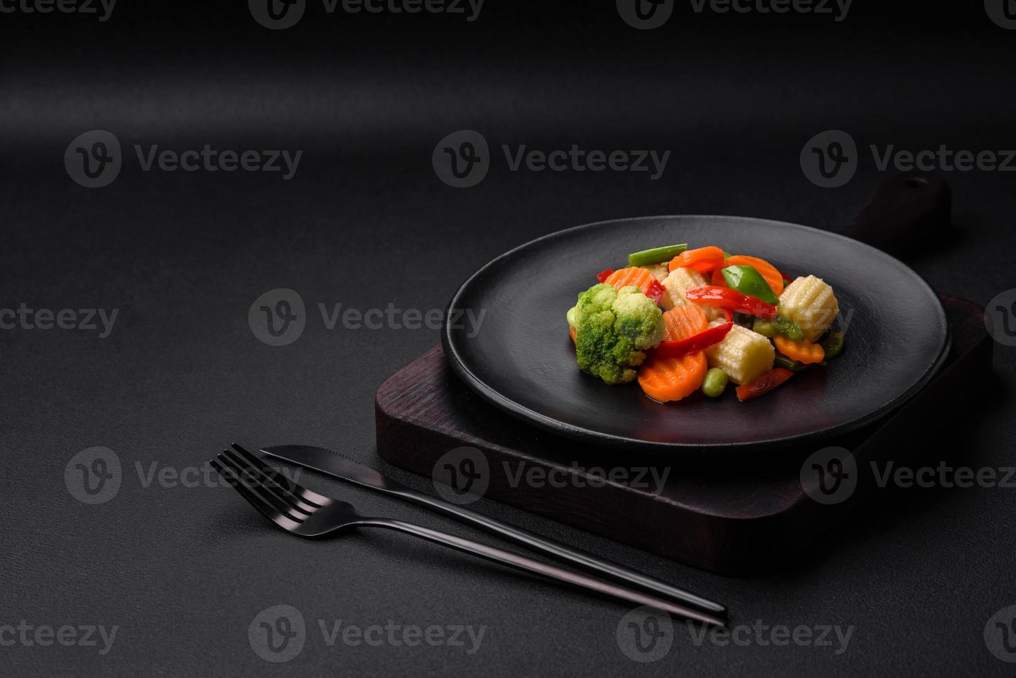 delizioso succoso broccoli la verdura, carote, asparago fagioli e campana peperoni foto