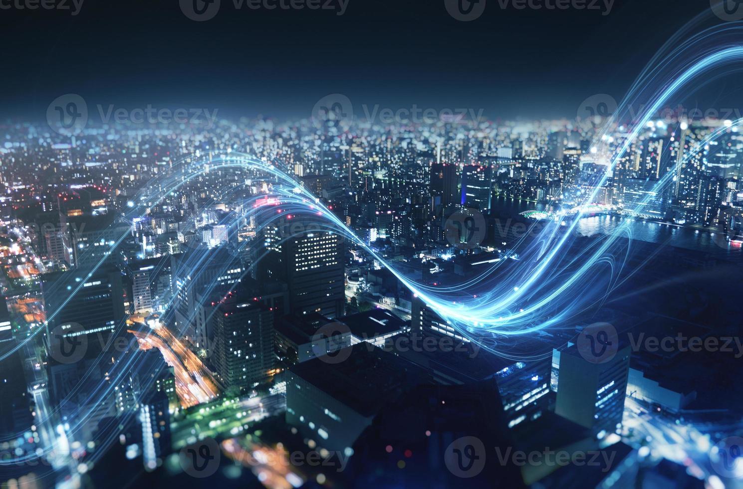 veloce connessione nel il città a notte. astratto tecnologia sfondo. foto