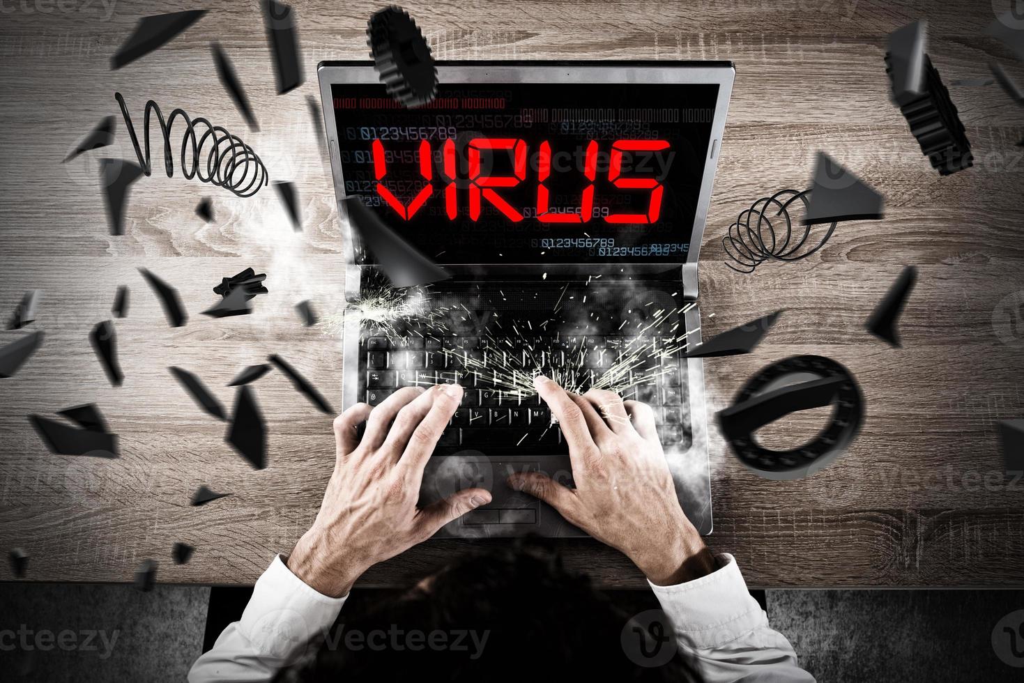 virus su pc durante opera foto