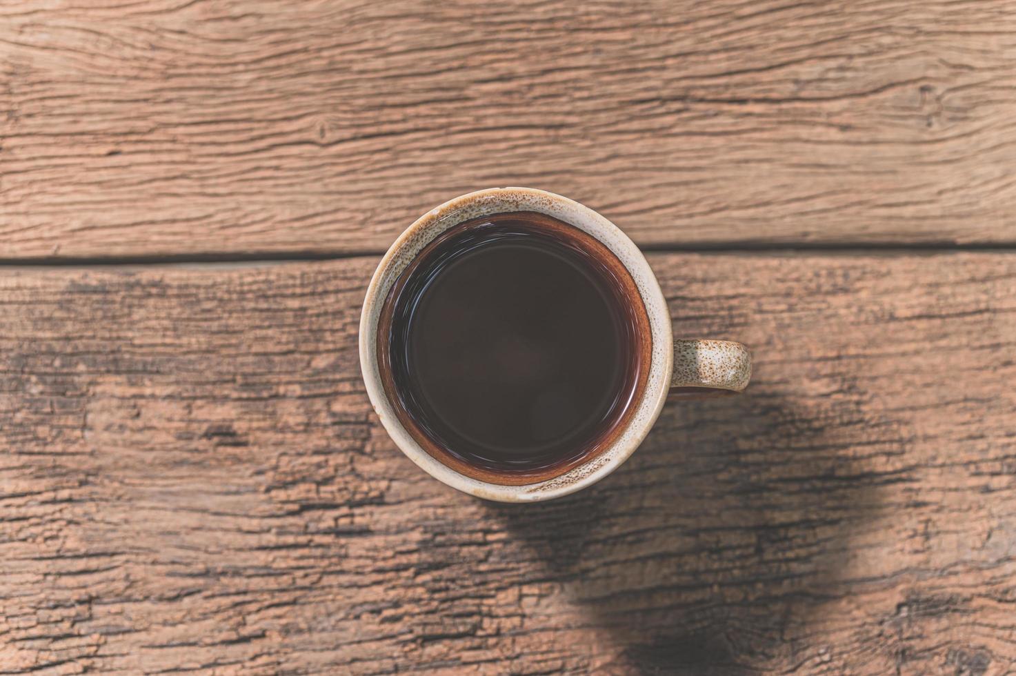 tazza di caffè sul tavolo foto