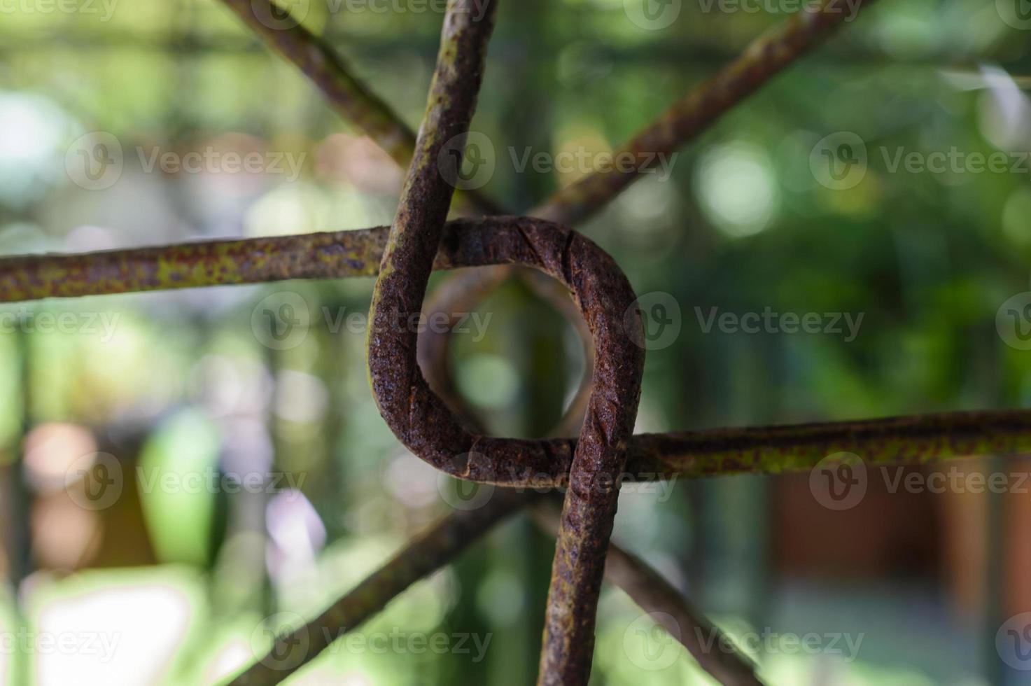 astratto arrugginito ferro tondo per cemento armato formatura un' cerchio con Linee foto