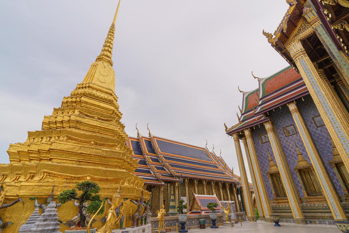 tempio di wat phra kaew in thailandia foto