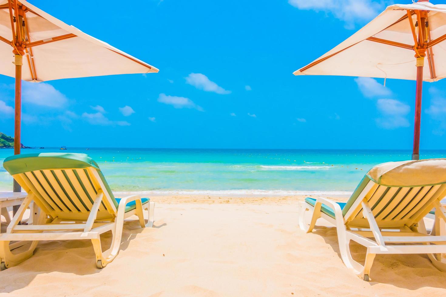 bellissima spiaggia tropicale e mare foto