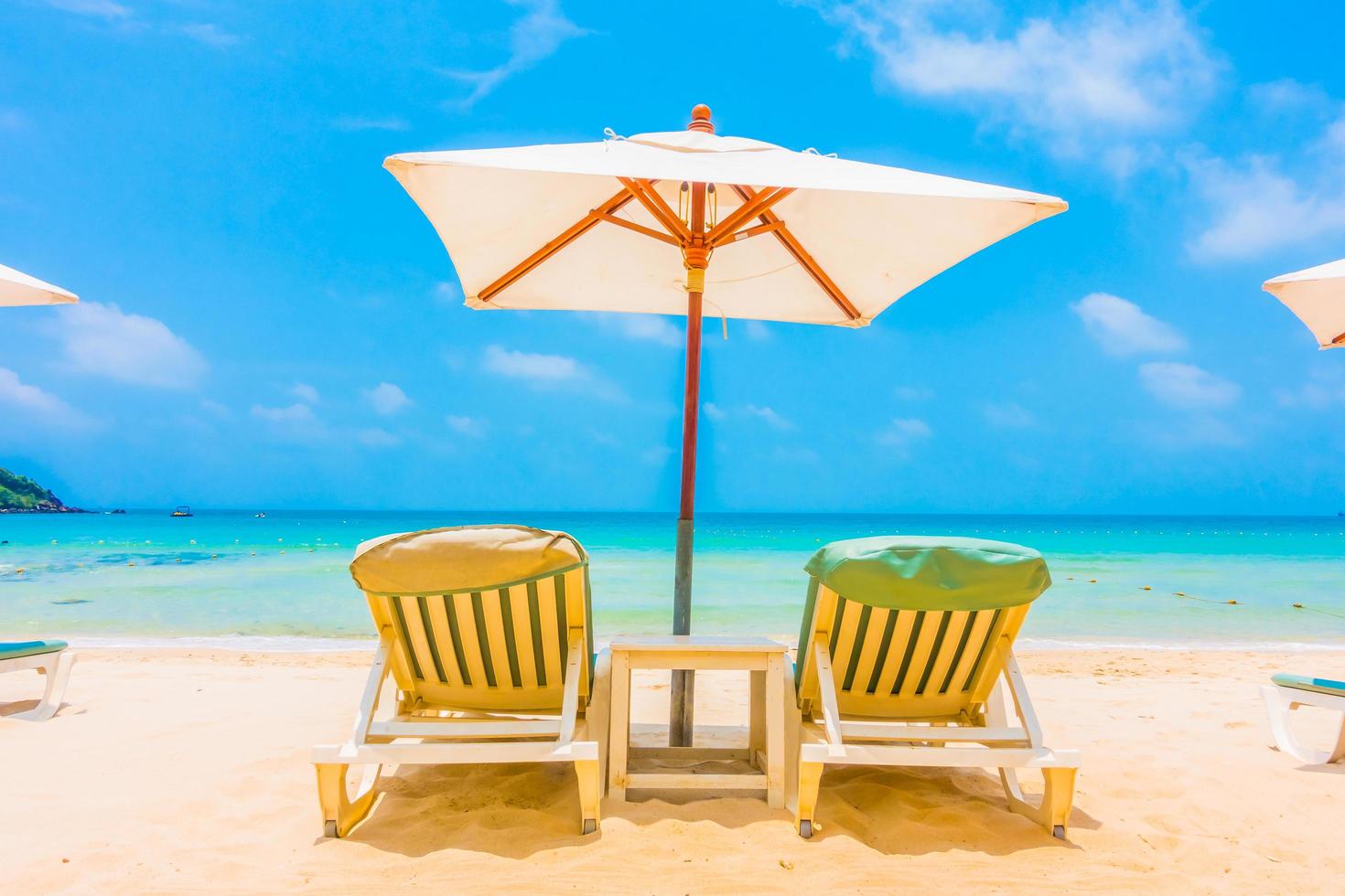 bellissima spiaggia tropicale e mare foto