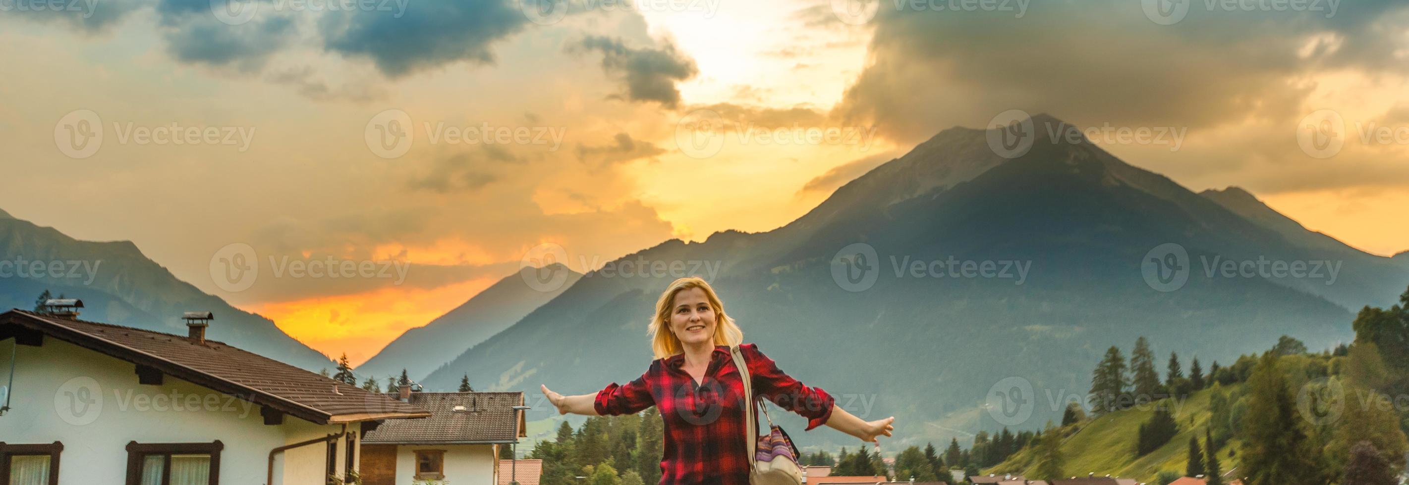 ragazza nel il montagne, Alpi, Austria foto