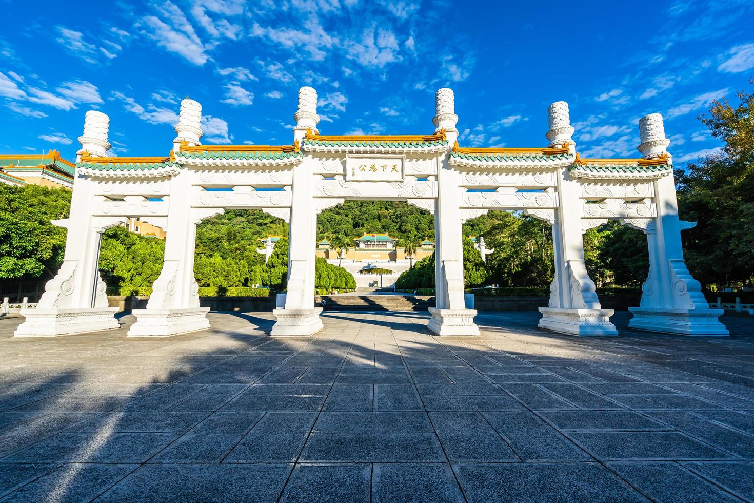 cancello al museo del palazzo nazionale di taipei nella città di taipei, taiwan foto