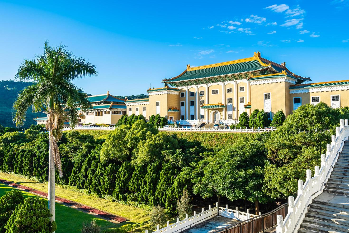 il museo del palazzo nazionale nella città di taipei, taiwan foto