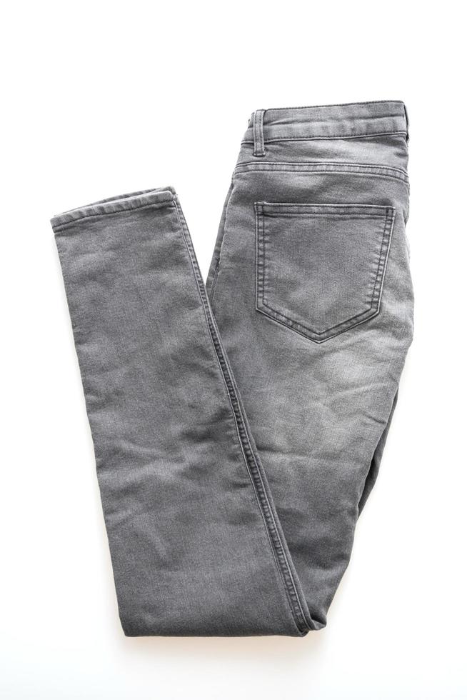 jeans grigi su sfondo bianco foto