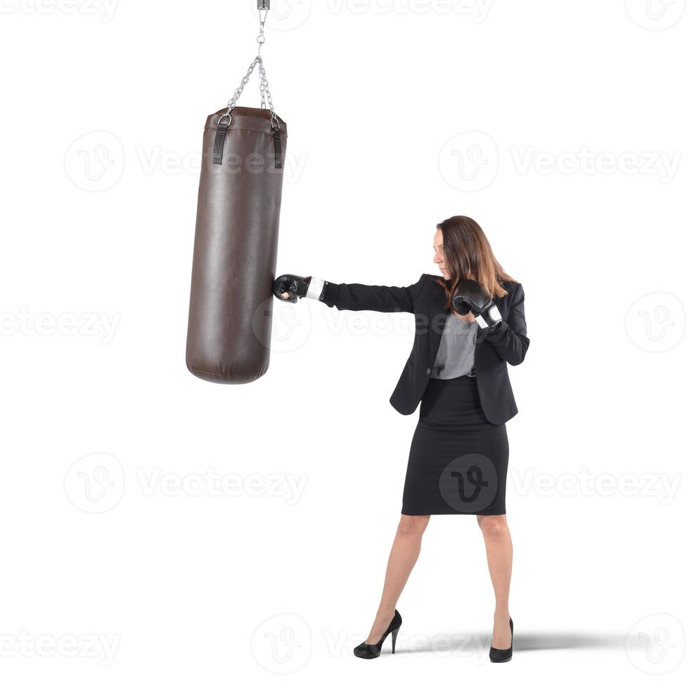 donna d'affari fare boxe foto