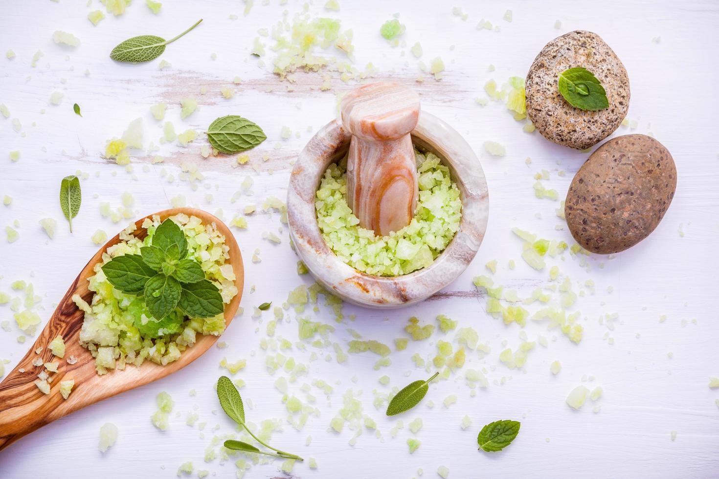 sale da bagno alla menta piperita foto