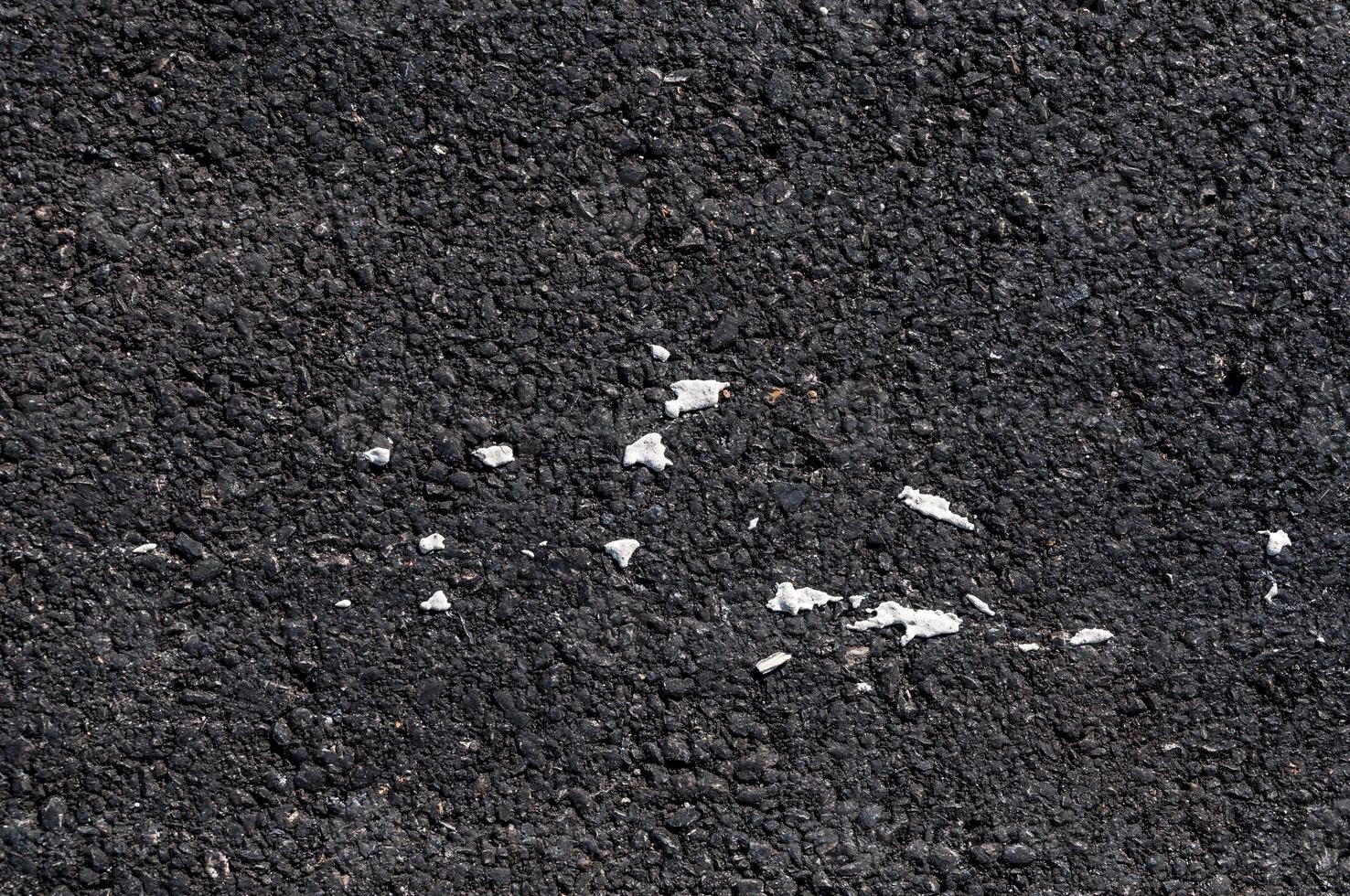 vicino su di asfalto strada, nero natura asfalto sfondo, sfondo struttura di ruvido asfalto, macadamizzato struttura foto