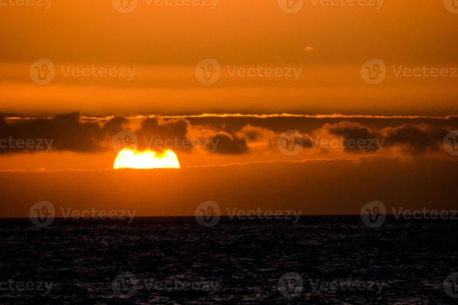 tramonto sul mare foto