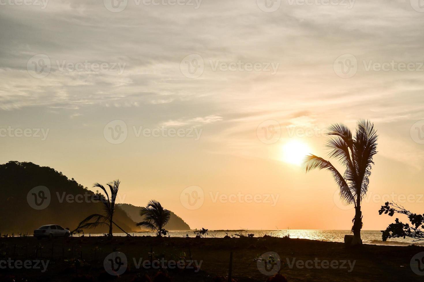 tramonto sul mare foto