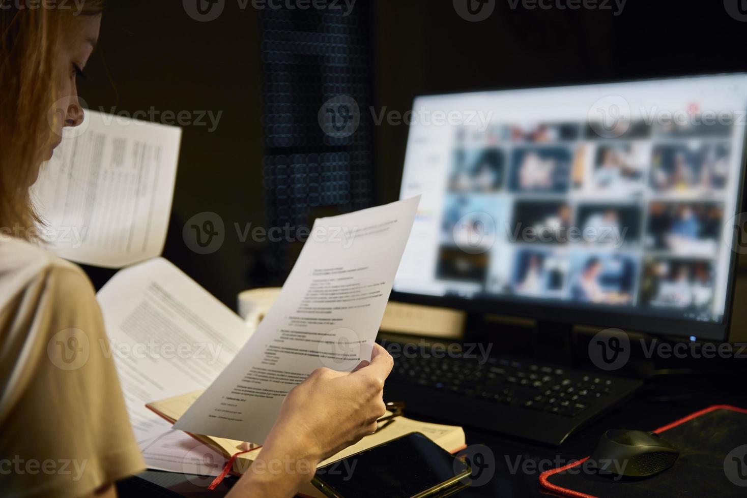 stanco donna lavori in ritardo a casa posto di lavoro foto