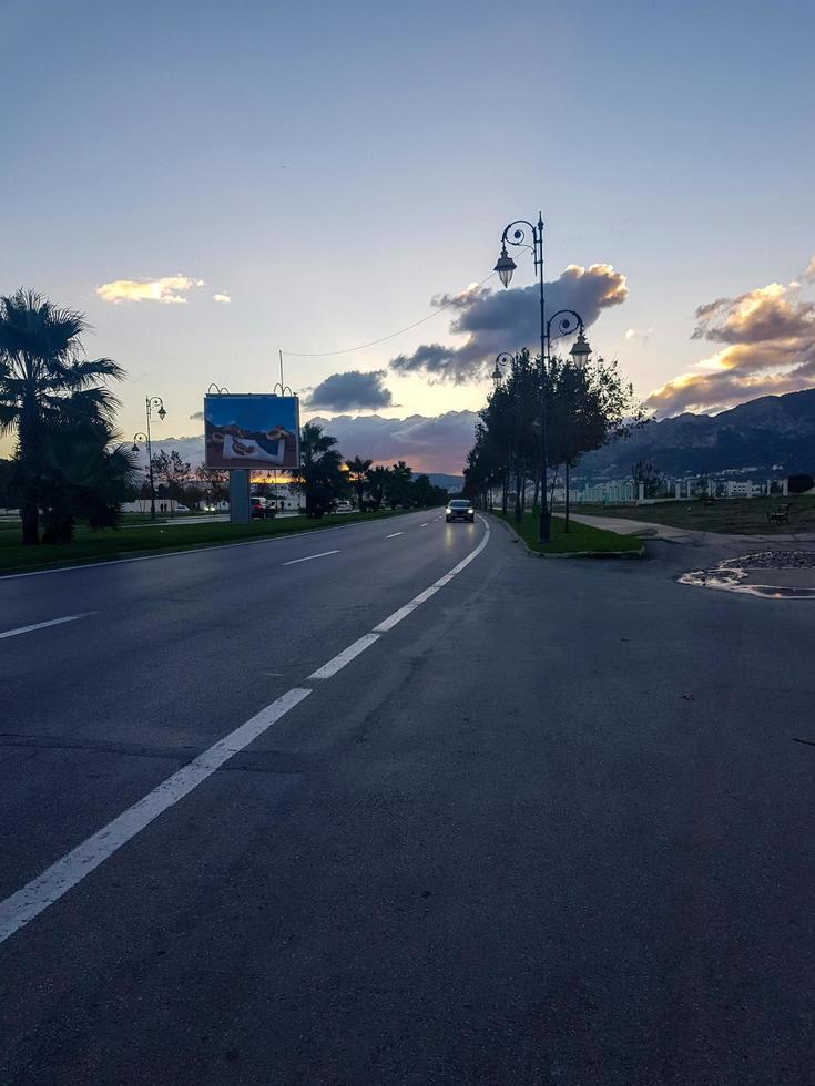 Esplorare il Quartiere su un' bello sera camminare foto