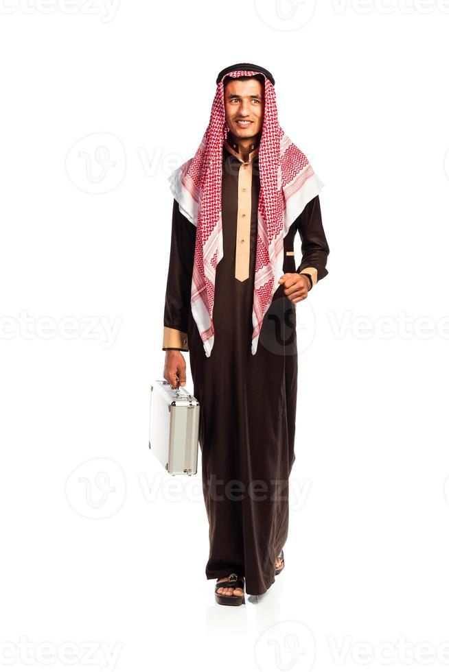 giovane arabo con un' alluminio Astuccio isolato su bianca foto