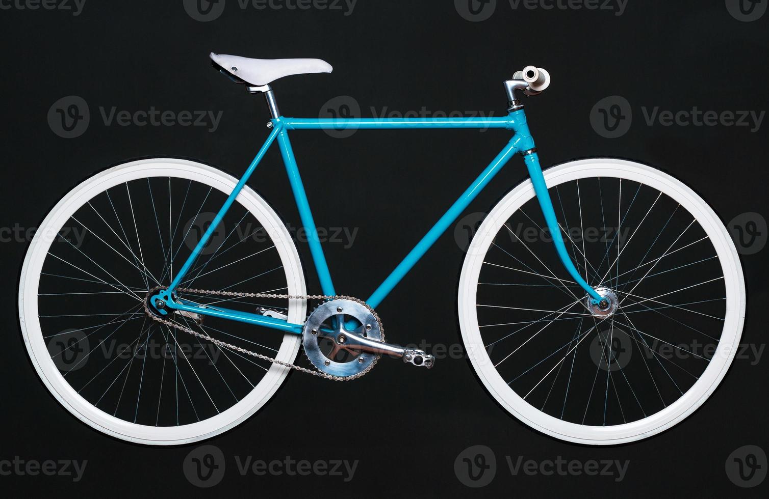elegante Da donna blu bicicletta isolato su nero foto