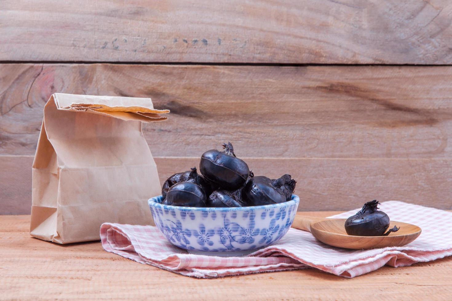 ciotola di castagne d'acqua foto