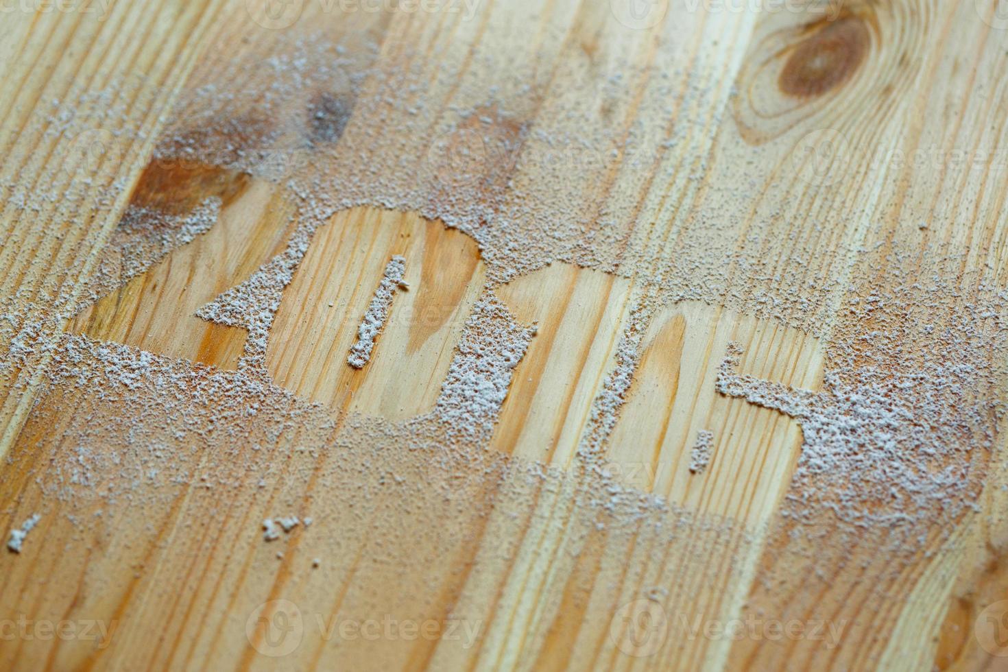 il iscrizione 2016 fatto con neve su il di legno sfondo foto