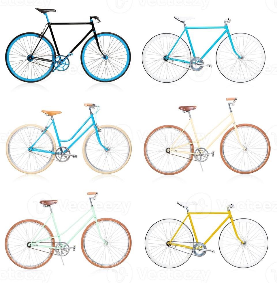 collezione di elegante colorato hipsters bicicletta isolato su bianca foto