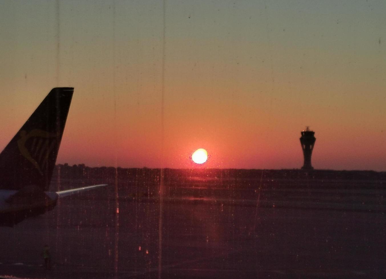 aereo, aeroporto, Alba foto