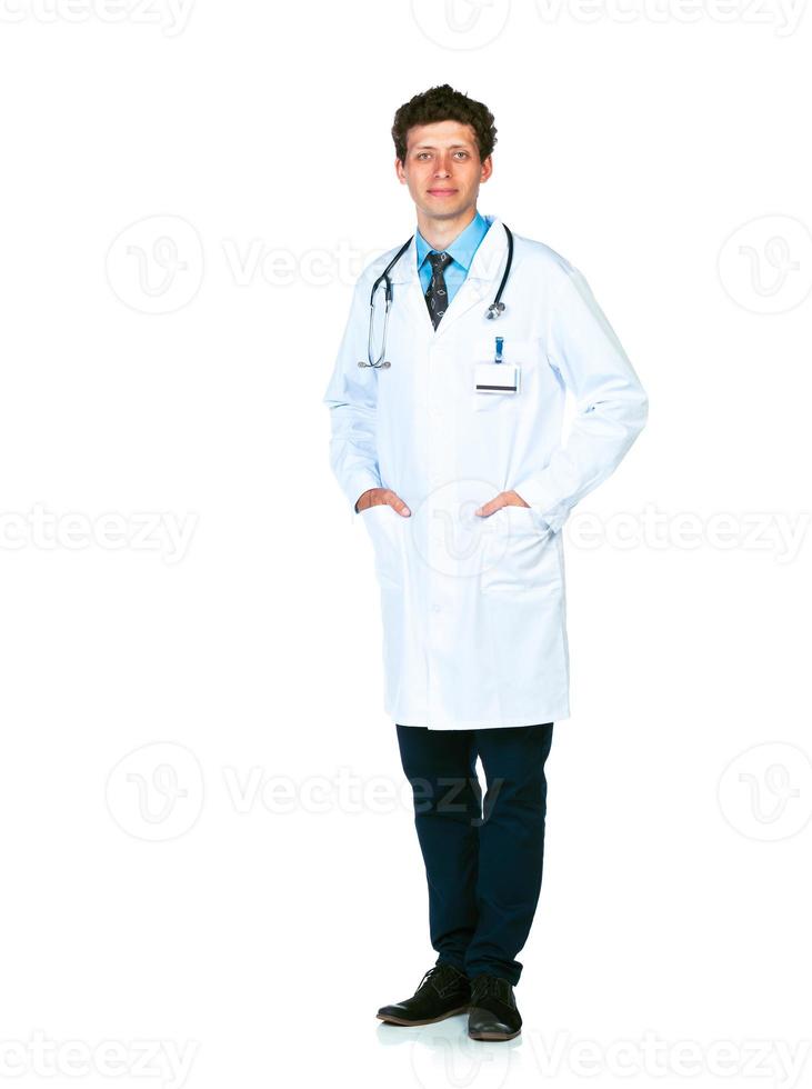 ritratto di il medico in piedi su un' bianca sfondo foto
