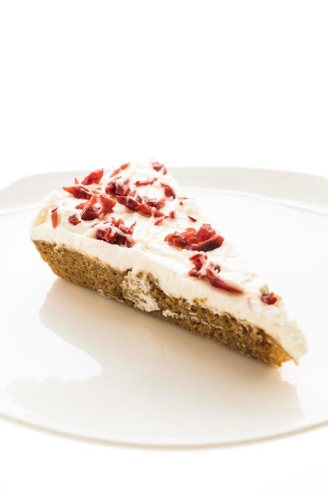 torta o torta di mirtilli rossi in zolla bianca foto
