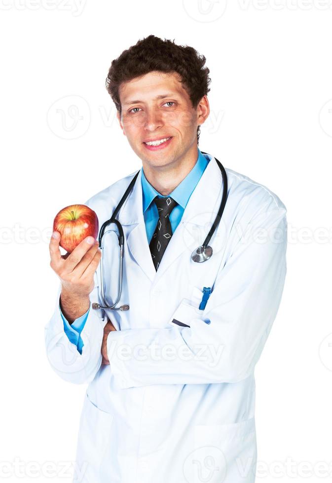 ritratto di un' sorridente maschio medico Tenere rosso Mela su bianca foto
