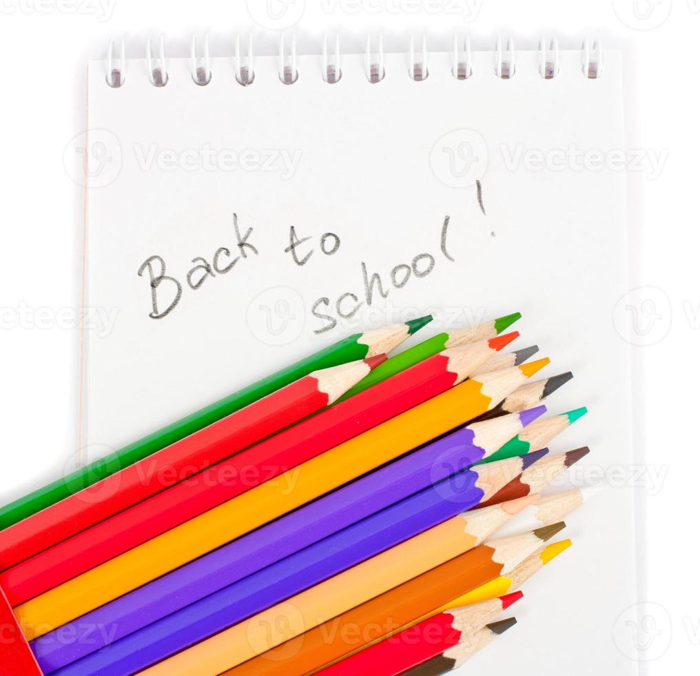 Nota libro e colorato matite foto