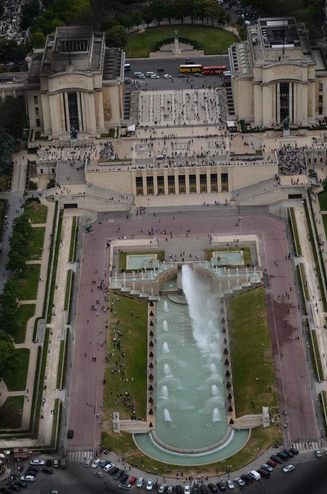 il trocadero nel Parigi Francia, fotografato a partire dal il superiore di il giro eiffel. durante un' caldo estate giorno nel agosto 2012 foto