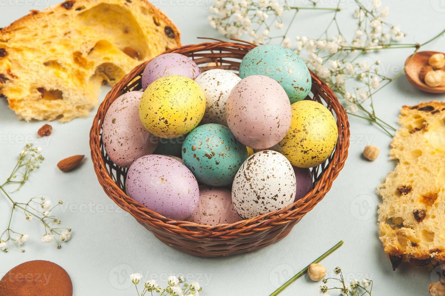 pastello Pasqua uova sfondo. primavera greating carta. Pasqua uova nel cestino foto