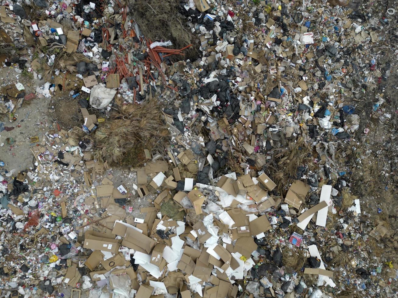 fuco aereo superiore Visualizza grande spazzatura mucchio, spazzatura mucchio nel spazzatura cumulo di rifiuti o discarica montagna spazzatura foto