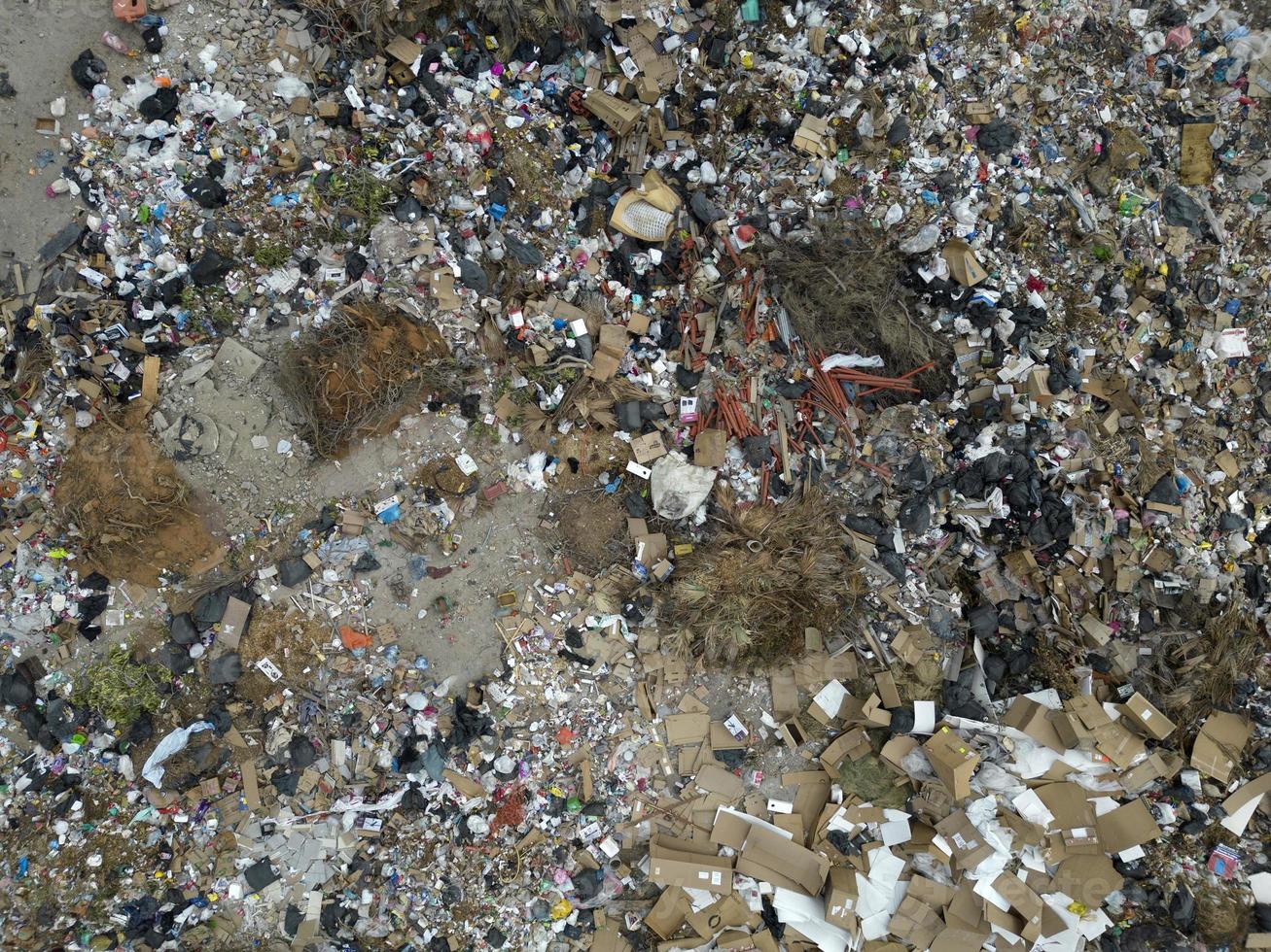 fuco aereo superiore Visualizza grande spazzatura mucchio, spazzatura mucchio nel spazzatura cumulo di rifiuti o discarica montagna spazzatura foto