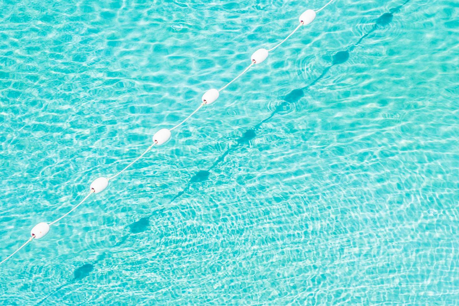 fondo dell'acqua della piscina foto