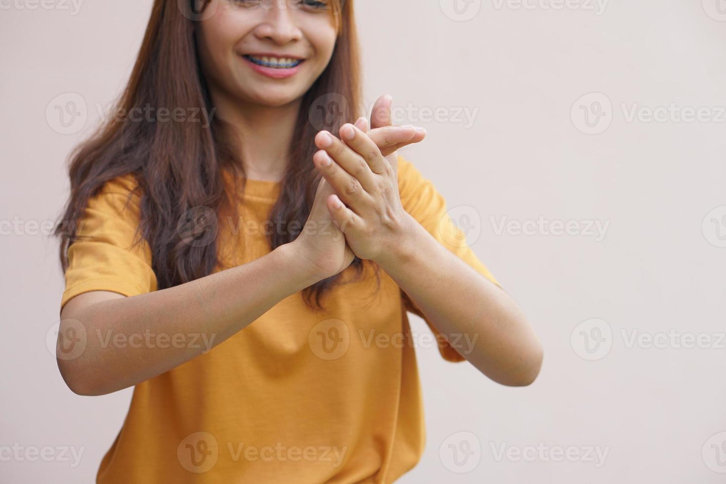 asiatico donne applaudire ammirare successo foto