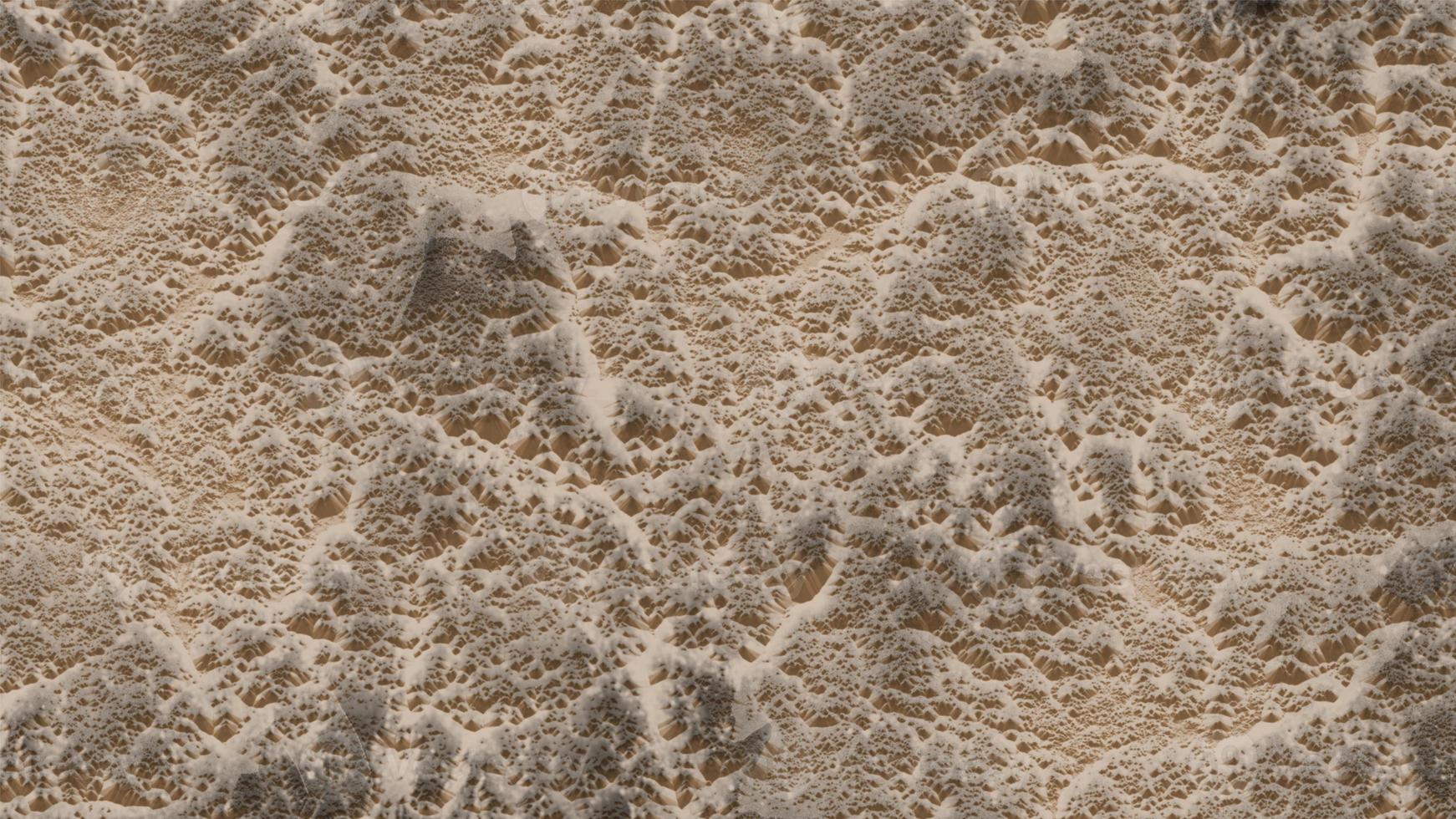 mare schiuma con sabbia. superficie di chiaro acqua su tropicale sabbioso oceano lato nel Creta Grecia. grinta struttura particolare riflettore su il pietre, oscurato fondazione.paesaggio marino a partire dal mare riva nel estate stagioni foto