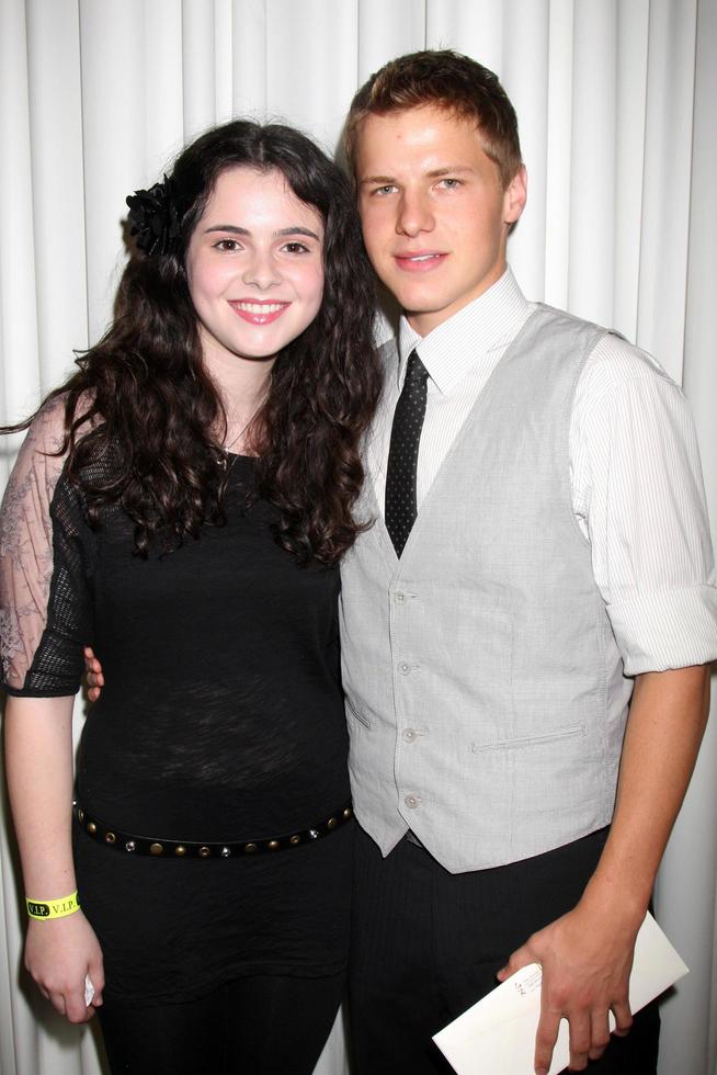 vanessa marano Kevin g schmidt a il giovane il irrequieto fan club cena a il sheraton universale Hotel nel los angeles circa su agosto 28 20092009 foto