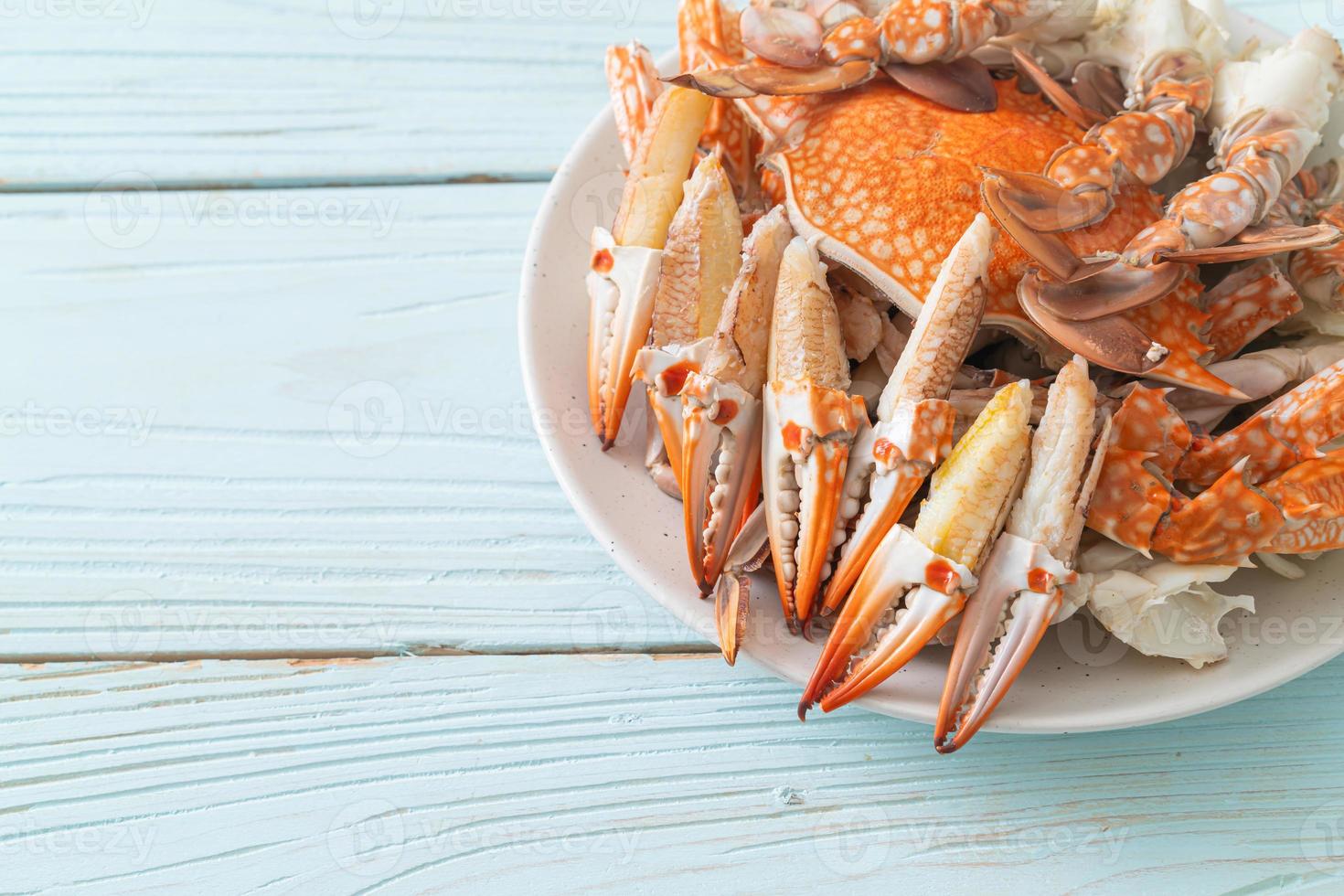 granchio blu al vapore con salsa di frutti di mare piccante foto