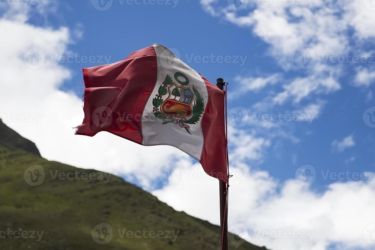 sventola bandiera peruviana foto