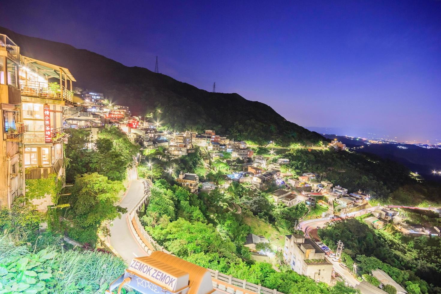 taipei, taiwan 2017-- villaggio di jiufen un villaggio di montagna a taipei famoso per le case da tè foto