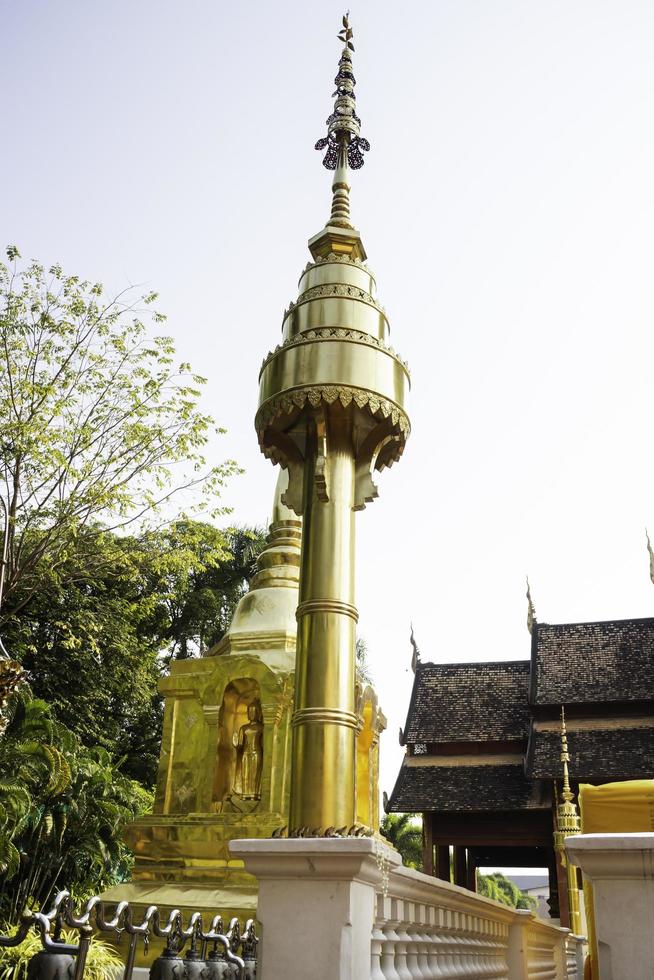 tempio pubblico buddista tailandese a chiang mai foto